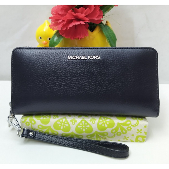 Michael Kors Jet Set Travel Black Pebbled Leather Zip Around Wallet - NWT $298 - Picture 1 of 15